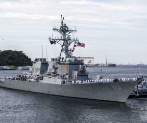 The USS Benfold lost power for four days in the South China Sea after a generator failure, leaving roughly 300 sailors without propulsion, drinking water, working toilets, galley services, or air conditioning before the destroyer was towed to Subic Bay for repairs. (Picture source: US Navy)