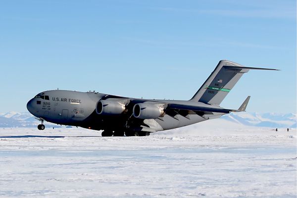 A US Air Force C-17 Globemaster III lands on Pegasus Runway at McMurdo Station in Antarctica during Operation Deep Freeze. The aircraft provides heavy airlift between Christchurch New Zealand and US facilities on the continent. (Picture source: U.S. DoD)