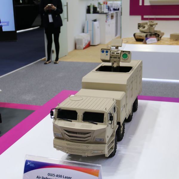 Scale model of NORINCO’s OW5-A50 laser air defense system displayed at UMEX 2026, mounted on an 8×8 heavy tactical truck platform. The system is designed to counter drones, helicopters, and indirect fire threats using a 50-kilowatt high-energy laser.
