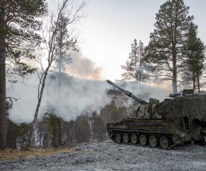 Hanwha’s new K9 concept directly integrates a VTOL drone into the howitzer’s fire direction system to detect and track targets, generate and transmit coordinates, observe impacts, correct fire, and conduct battle damage assessment. (Picture source: Norwegian MoD)