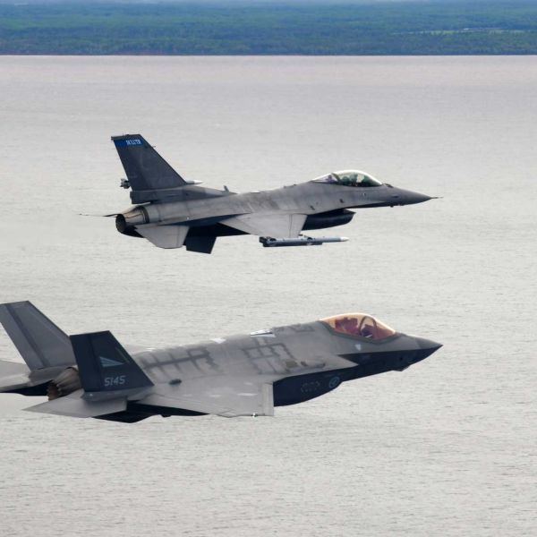On October 8, 2026, Portuguese Foreign Minister Paulo Rangel confirmed that Portugal is seriously considering the F-35 to replace its F-16 fleet, while U.S. Secretary of State Marco Rubio requested a fair opportunity to submit a competitive proposal. (Picture source: US DoD)