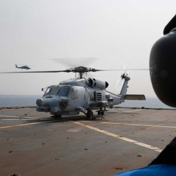New Zealand has signed a deal to acquire five US-made MH-60R Seahawk helicopters to replace eight Seasprites, equipping its naval frigates with improved submarine-hunting capabilities, lightweight torpedoes, and precision-guided weapons from 2030. (Picture source: Australian MoD)