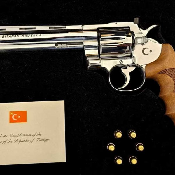 The Gümüşay .357 Magnum is a Turkish double-action/single-action, six-shot revolver developed during the early 1990s by MKE in cooperation with Küssan A.Ş., recognized as the first domestically designed and manufactured modern revolver produced in Türkiye. (Picture source: Lithuanian President's Office via X/Restitutor Orientis)