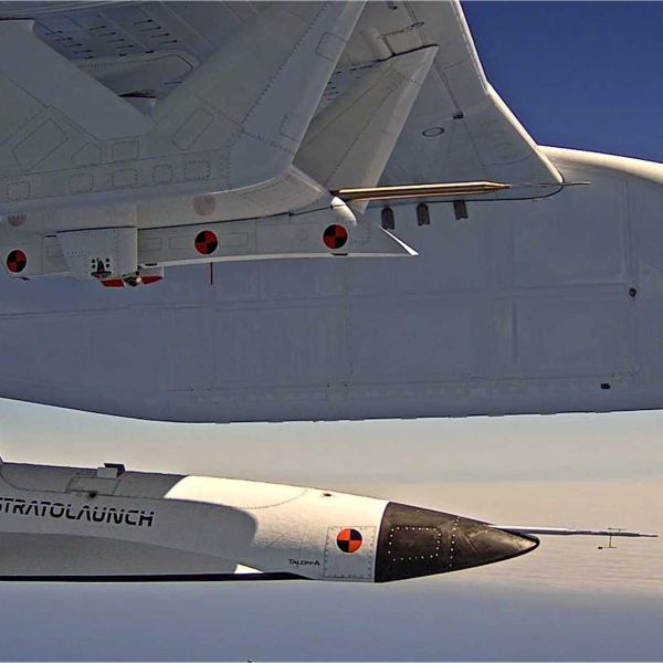 Stratolaunch's Roc carrier aircraft carries the Mach 5-capable Talon-A hypersonic test vehicle, used to demonstrate the MO-Nav GPS-denied navigation receiver developed by General Dynamics Mission Systems. (Picture source: Stratolaunch)