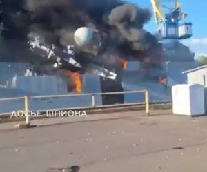 The footage shows the Project 20380 Steregushchiy-class corvette Boikiy engulfed by fire inside the Veleshchynskyi Dry Dock at the Kronstadt Naval Plant, resulting in the total collapse of its integrated sensor mast. (Picture source: Telegram/Dosye Shpiona)