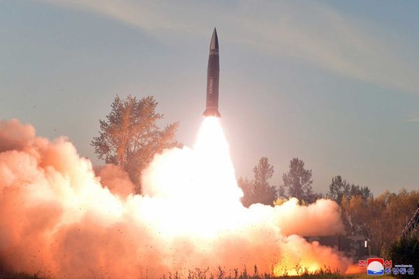 The KN-30 is more dangerous for Ukraine because this North Korean ballistic missile possesses a longer range of 600 to 900 km, allowing strikes from farther inside Russia with potentially several times the explosive payload of the KN-23 and KN-24. (Picture source: KCNA)