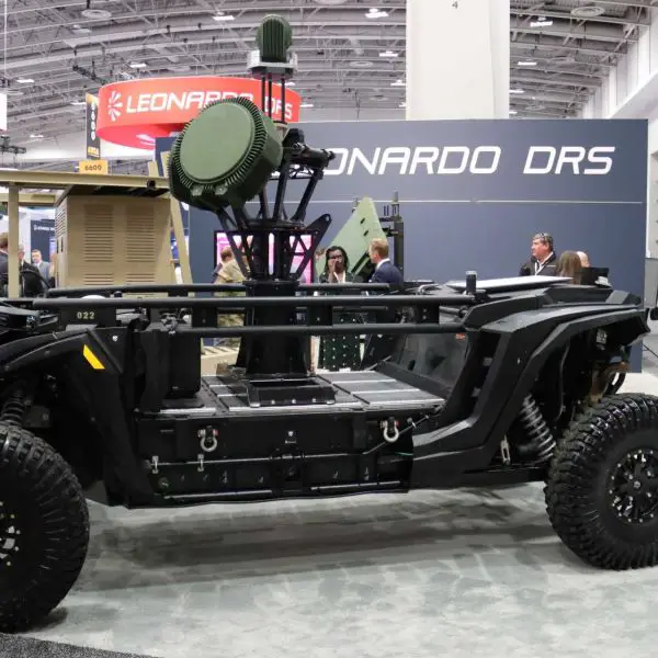 Overland AI’s ULTRA 4x4 unmanned ground vehicle displayed at the Leonardo DRS booth during AUSA 2026, equipped with a Multi-Mission Hemispheric Radar for aerial-threat detection and tracking.