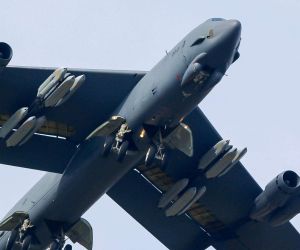 A U.S. Air Force B-52H Stratofortress flies with multiple AGM-158 JASSM stand-off missiles mounted on its wing pylons. The missiles shown are JASSM weapons and not AGM-158C LRASM (Picture Source: X-account @TallGlenn85)