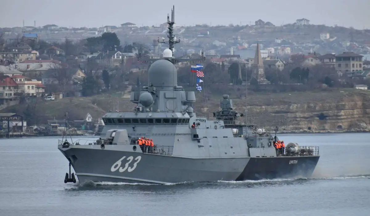 مصادر روسية تؤكد.أن سفينة الصواريخ من طراز تسيكلون كاراكورت غرقت بصواريخ ATACMS التي قدمتها الولايات المتحدة.