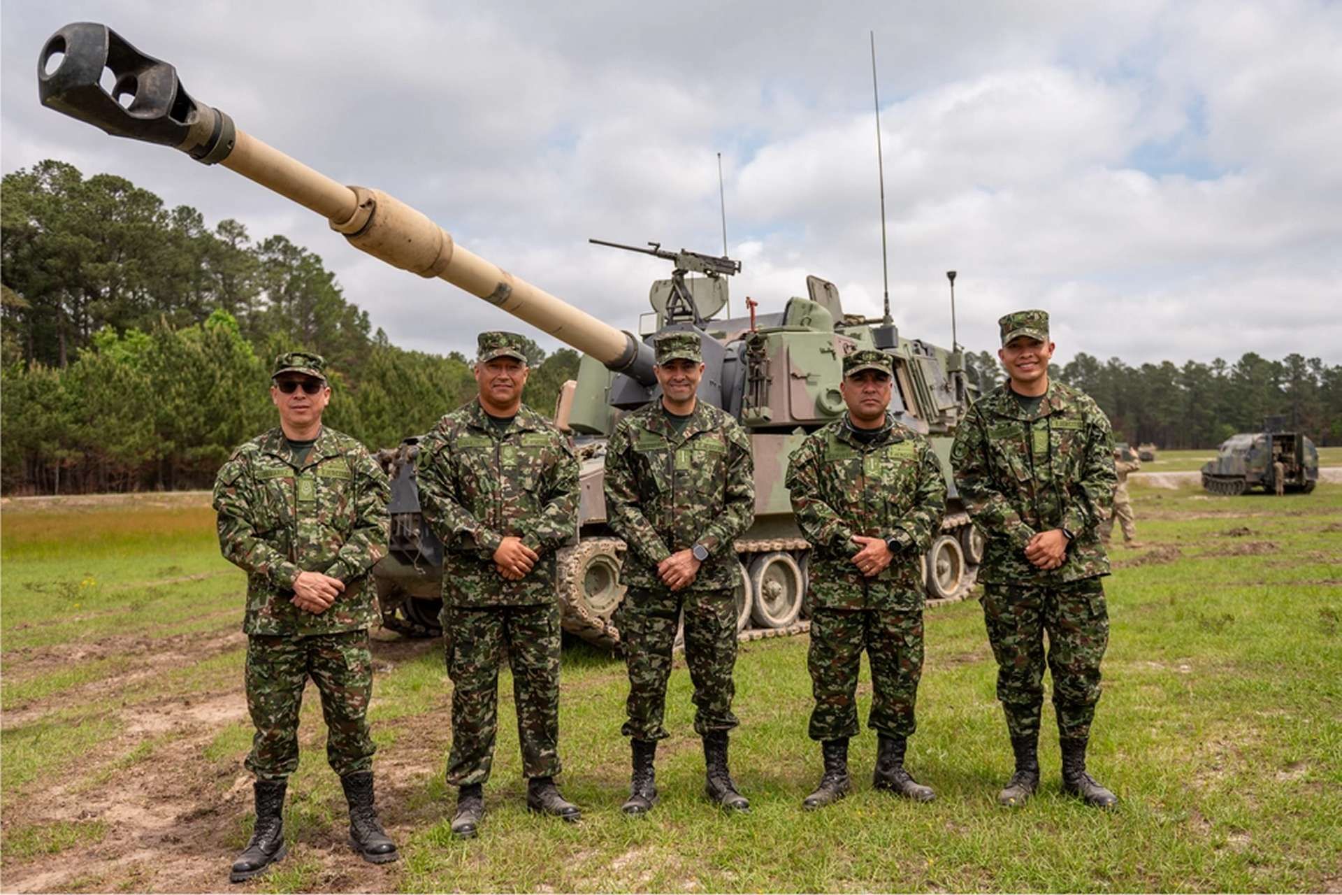哥倫比亞陸軍:參訪美國陸軍M109A6 Paladin自走榴
